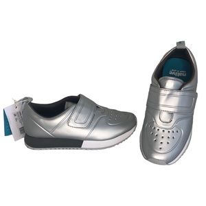 🆕 Native Cornell Metallic Silver Sneakers Big Kids Size 3